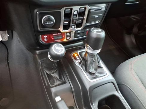 Used 2024 Jeep Wrangler Unlimited Rubicon image 17