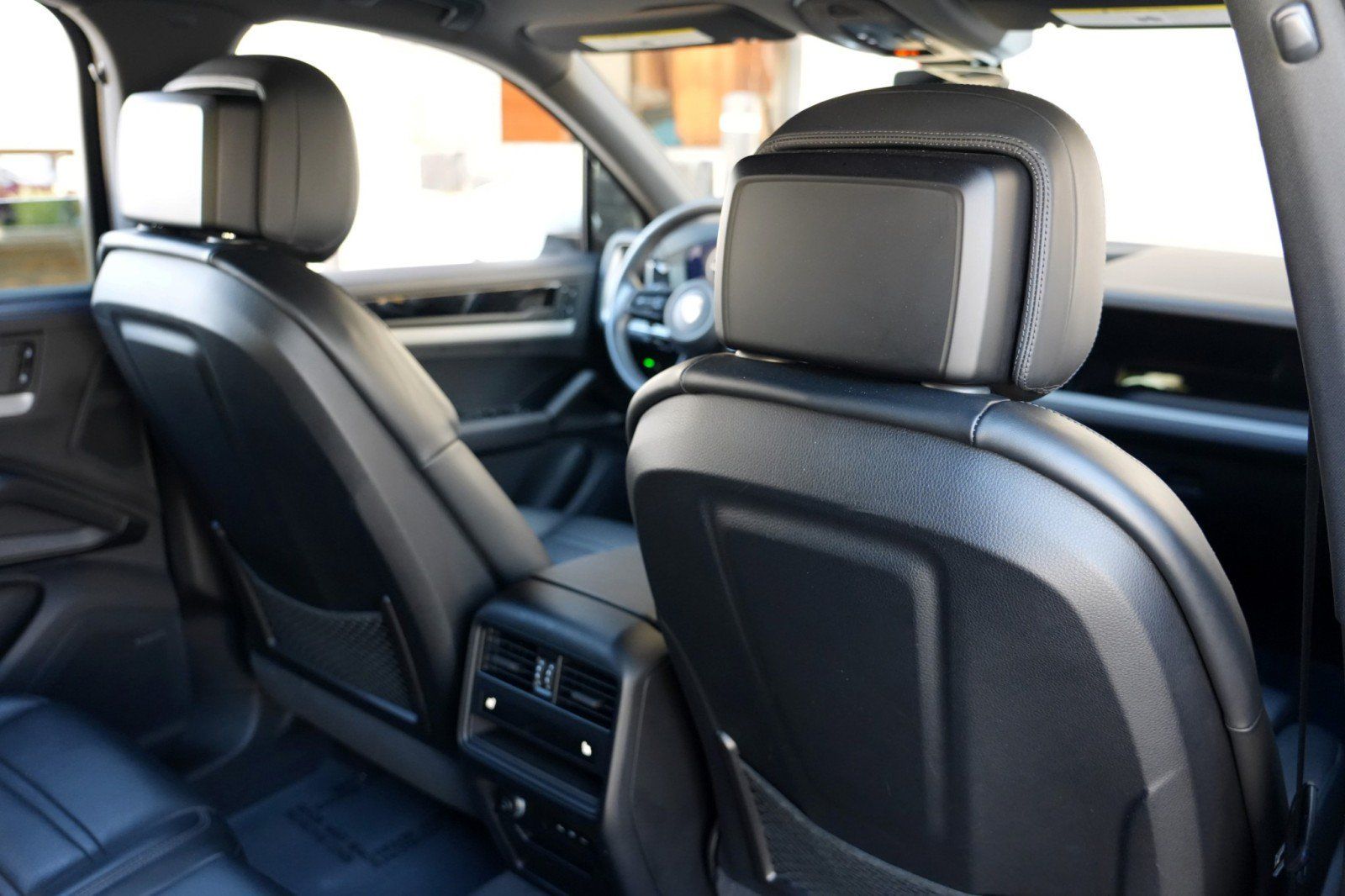 Used 2024 Porsche Cayenne S w/ Sport Chrono Package AWD/4WD image 43