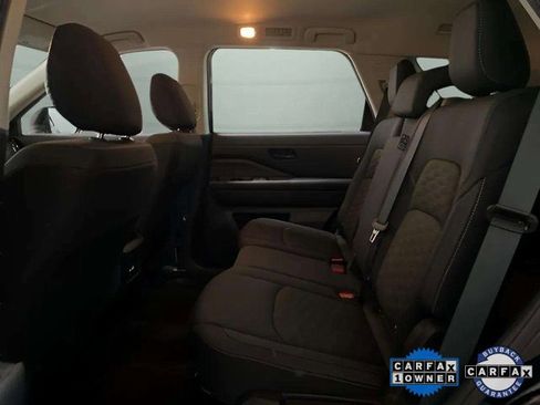 Used 2024 Nissan Pathfinder S image 18