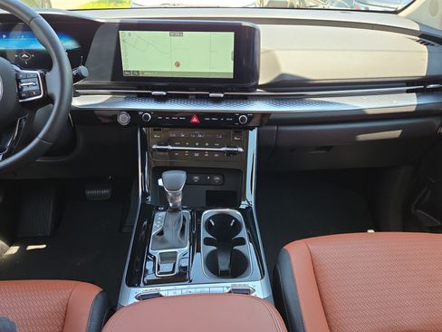 Used 2024 Kia Carnival SX Prestige FWD image 25