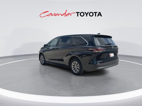 Certified 2026 Toyota Sienna LE FWD image 6