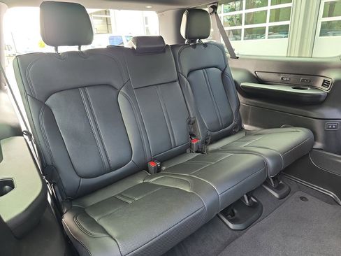 New 2025 Jeep Wagoneer L Series II AWD/4WD image 13