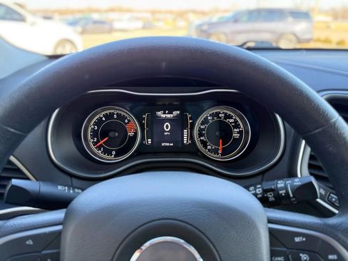 Used 2021 Jeep Cherokee Latitude image 18