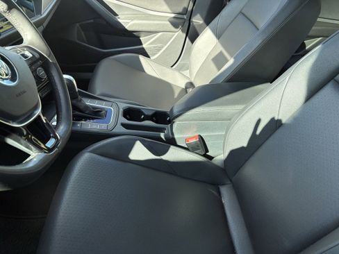 Used 2020 Volkswagen Jetta SE w/ SE Cold Weather Package image 7