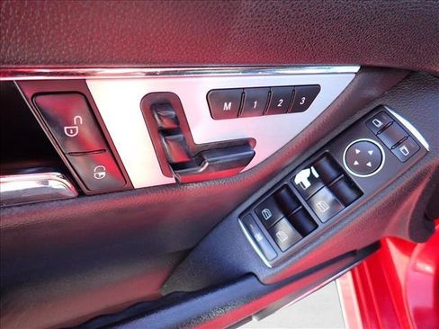 Used 2011 Mercedes-Benz C 300 4MATIC Sedan image 12