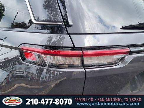 Used 2025 Jeep Grand Cherokee Laredo X RWD image 10