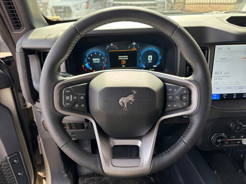 New 2026 Ford Bronco Badlands image 9