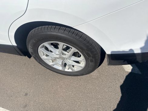 Used 2024 Chevrolet Equinox LT FWD image 14
