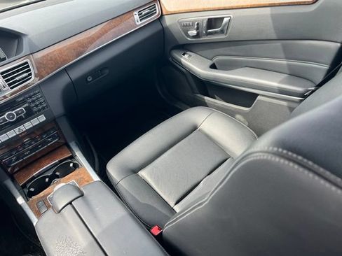 Used 2014 Mercedes-Benz E 350 4MATIC Sedan image 11