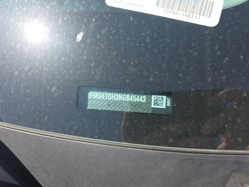 Used 2022 Ford Explorer XLT w/ Equipment Group 202A image 10