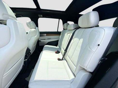 New 2026 Cadillac Vistiq Luxury image 25