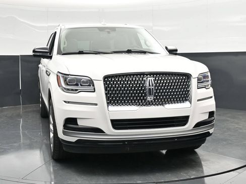 Used 2024 Lincoln Navigator Premiere AWD/4WD image 5