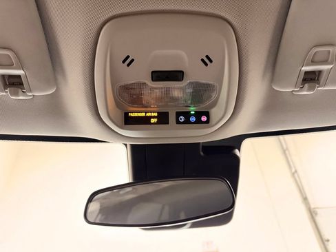 Used 2025 Chevrolet Trax LT FWD image 20