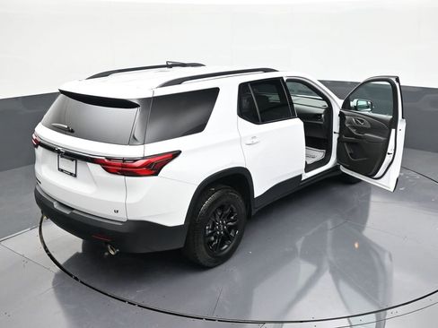 Used 2022 Chevrolet Traverse LT image 16