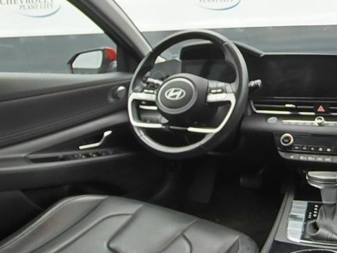 Used 2025 Hyundai Elantra Limited FWD image 16