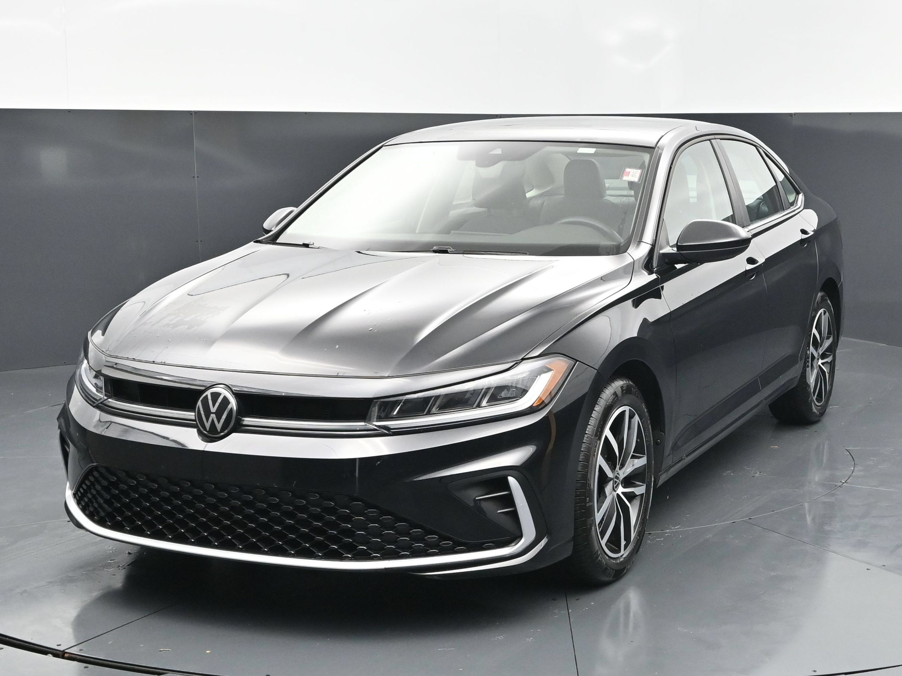Used 2026 Volkswagen Jetta SE FWD image 1