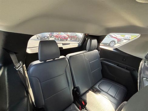 Used 2019 Chevrolet Traverse Premier w/ Driver Confidence II Package FWD image 22