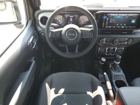 New 2025 Jeep Gladiator Sport image 17