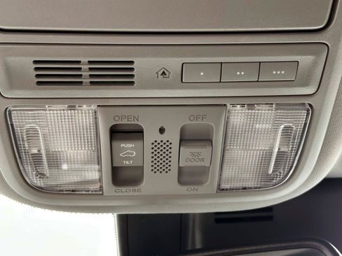 Used 2018 Honda Pilot Touring image 38
