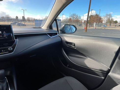 Used 2025 Toyota Corolla LE image 33