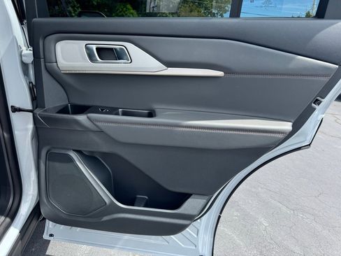 New 2025 Ford Explorer Active image 27