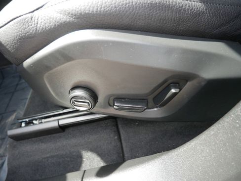 Certified 2025 Volvo XC60 B5 Plus AWD/4WD image 15