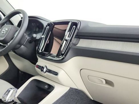 Certified 2026 Volvo XC40 B5 Ultra w/ Climate Package AWD/4WD image 45