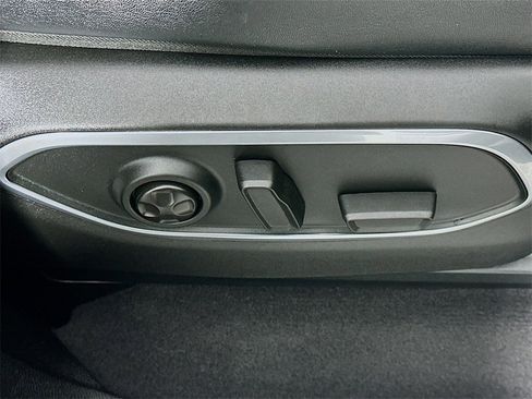 Used 2022 Jeep Wagoneer Series III w/ Flexible Seating Group image 23