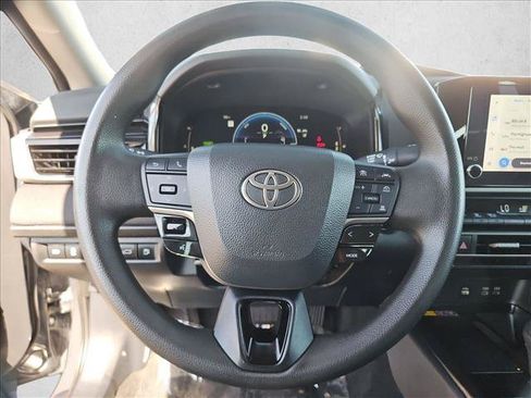 Used 2025 Toyota Camry LE FWD image 13