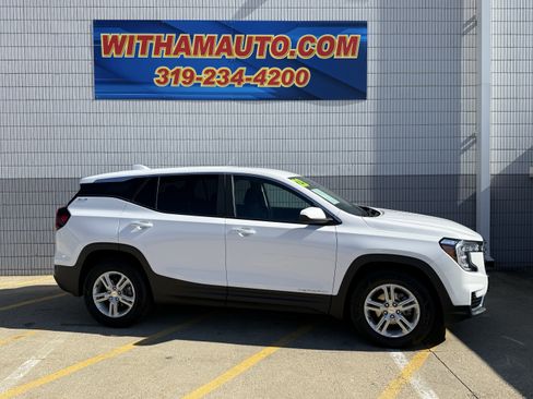 Used 2023 GMC Terrain SLE image 3