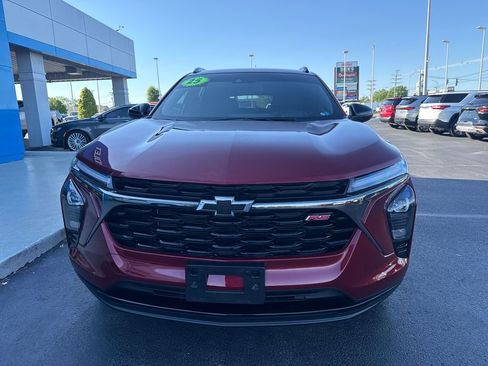 Used 2025 Chevrolet Trax RS FWD image 9