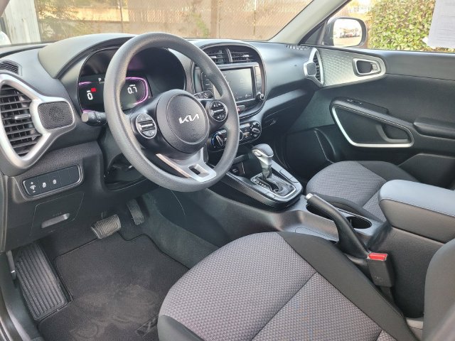 Certified 2025 Kia Soul LX w/ LX Technology Package FWD image 12