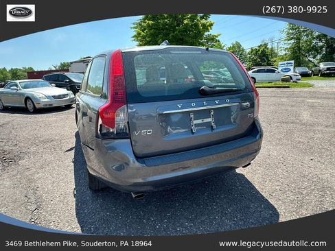 Used 2011 Volvo V50 T5 w/ Preferred Pkg FWD image 12