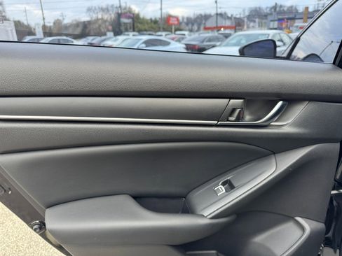 Used 2018 Honda Accord Sport image 23