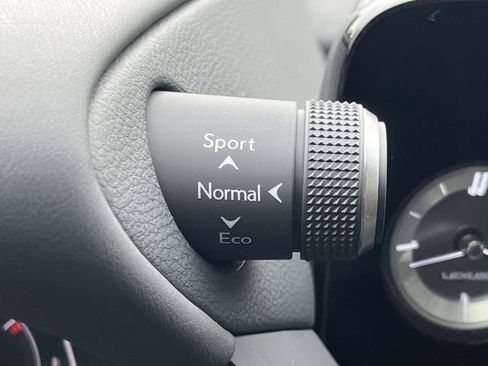 Used 2025 Lexus ES 300h w/ Premium Package FWD image 46