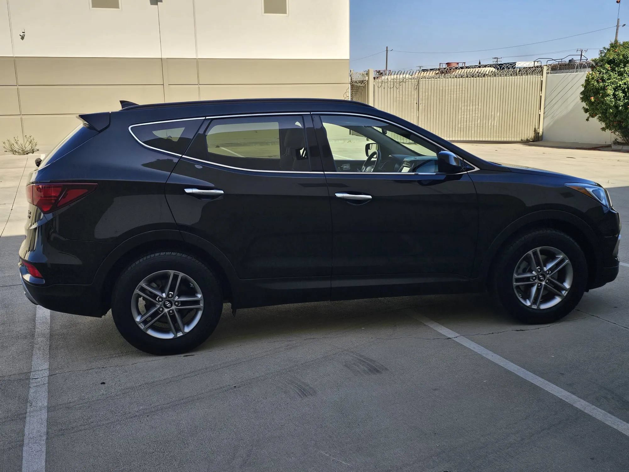 Used 2017 Hyundai Santa Fe Sport AWD/4WD image 3