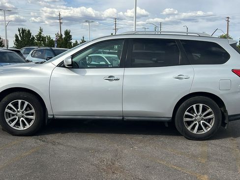 Used 2016 Nissan Pathfinder SV FWD image 8