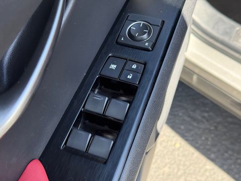 Used 2019 Lexus UX 200 image 14