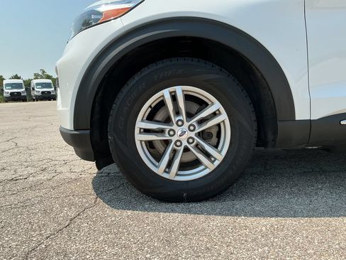 Used 2023 Ford Explorer XLT AWD/4WD image 9