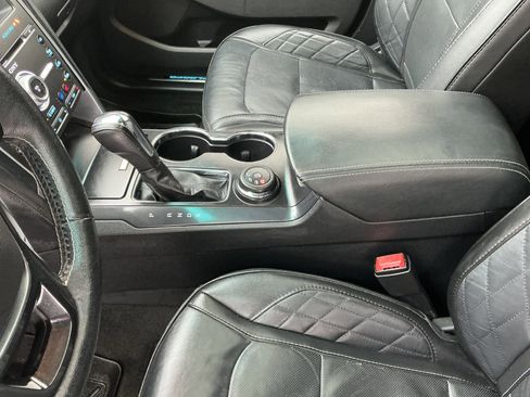 Used 2017 Ford Explorer Platinum image 14