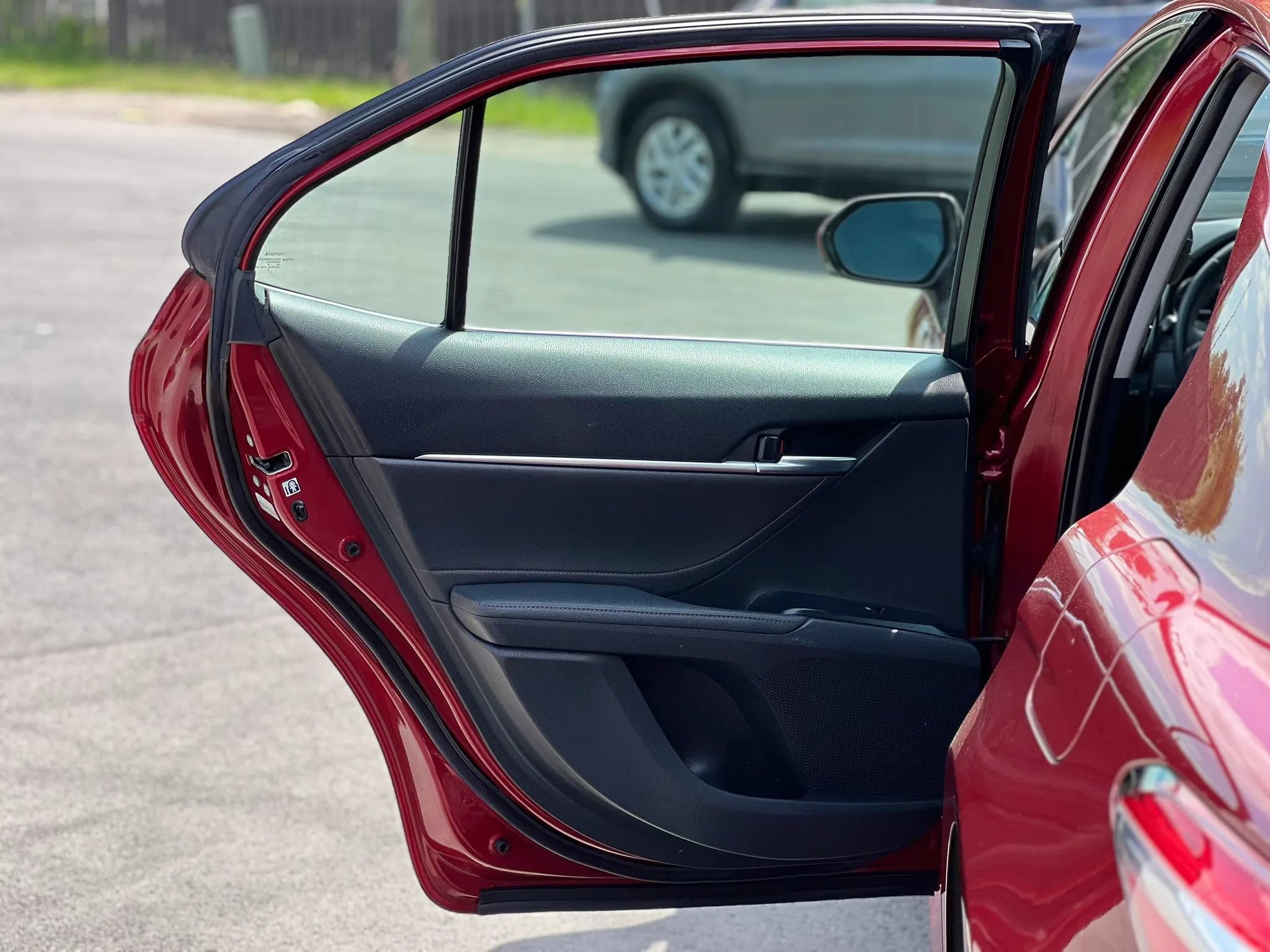 Used 2018 Toyota Camry XLE FWD image 35