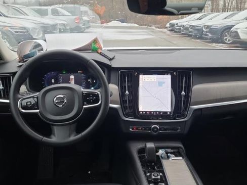 Used 2023 Volvo S90 B6 Plus image 9