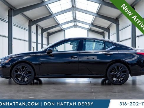 Used 2023 Nissan Altima 2.5 SR FWD image 2