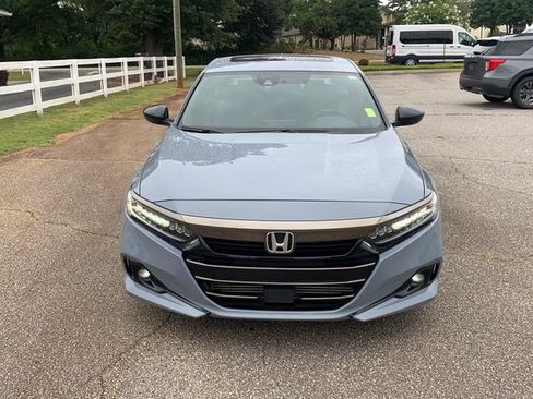 Used 2022 Honda Accord Sport image 2