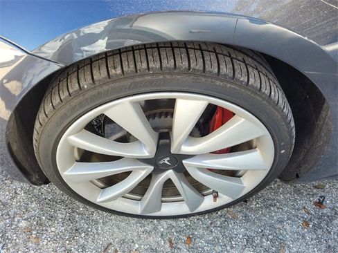 Used 2019 Tesla Model 3 Performance image 4