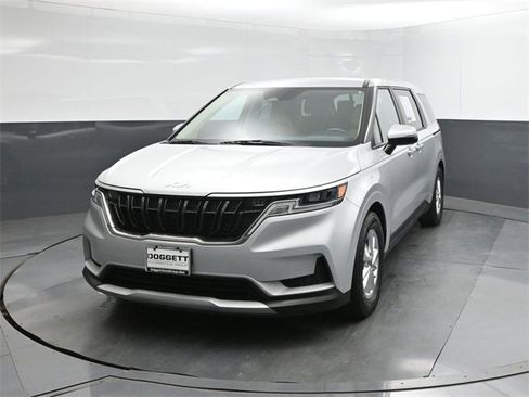 Used 2023 Kia Carnival LX image 30