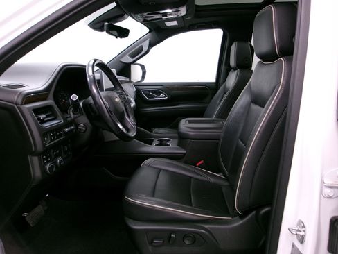 Used 2021 Chevrolet Suburban Premier w/ Premium Package image 10