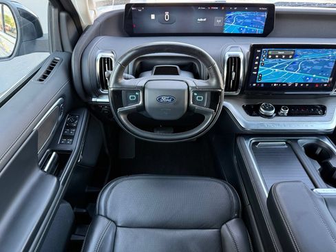 Used 2025 Ford Expedition Platinum AWD/4WD image 28