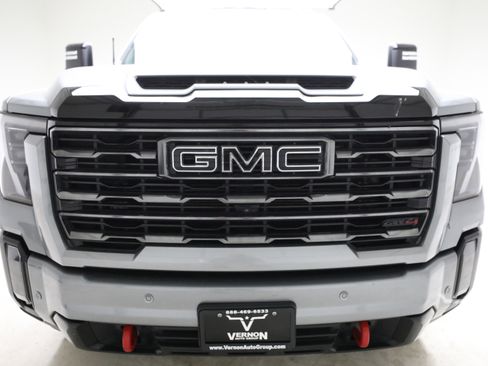 Used 2024 GMC Sierra 2500 AT4 w/ AT4 Premium Plus Package AWD/4WD image 8