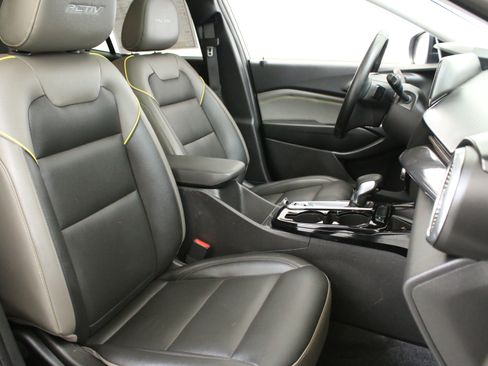 Used 2024 Chevrolet Trax ACTIV w/ Sunroof Package FWD image 31